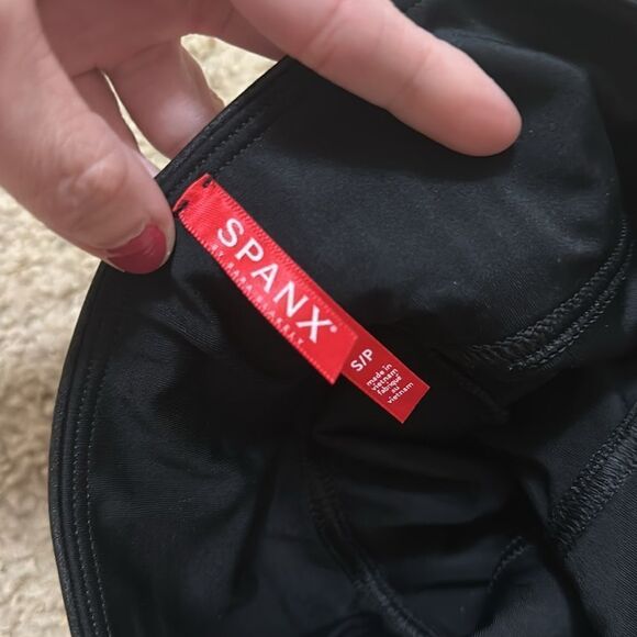 Spanx Faux Leather Looking Leggings - Picture 2 of 4